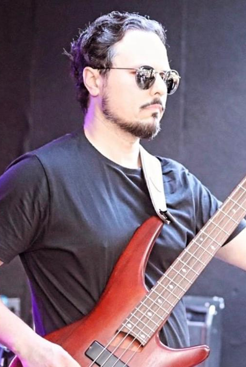 The Twisters - baixista