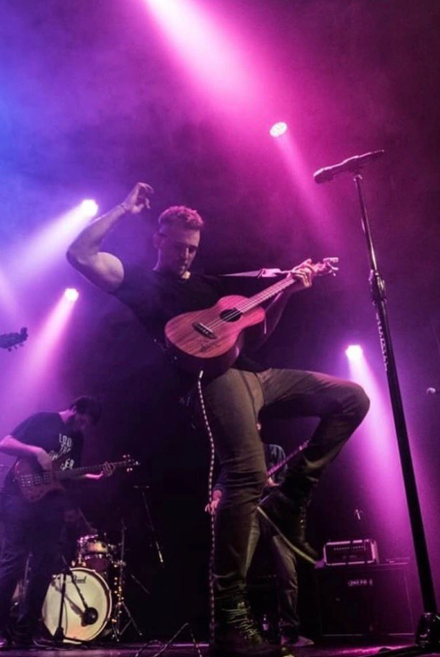 The Twisters - voz e violão